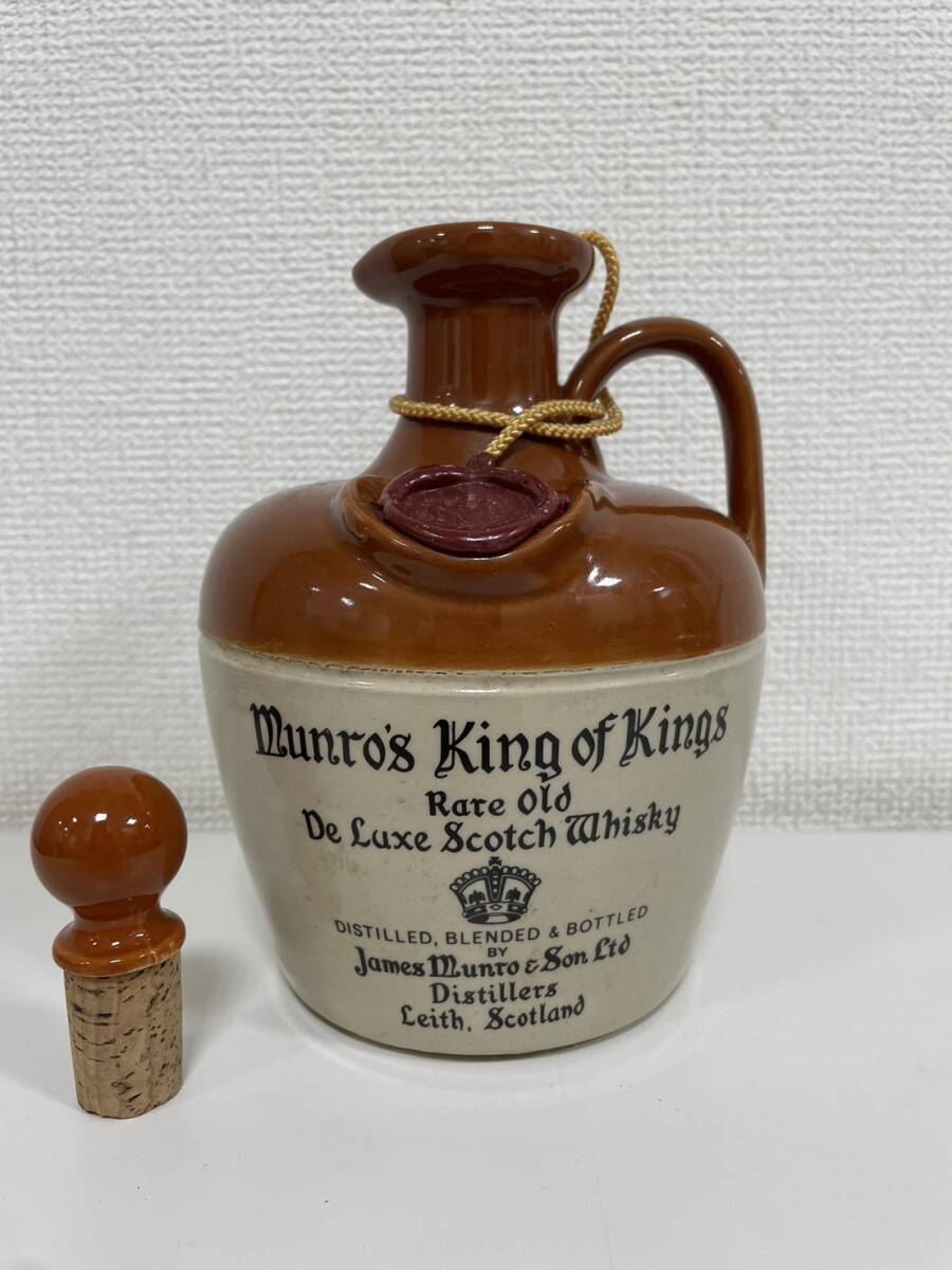 【F-14366】 Munro's King of Kings Rare Old de Luxe Scotch Whisky 陶器 総重量約1597.9g マンローズ キングオブキングス レアオールドの画像1