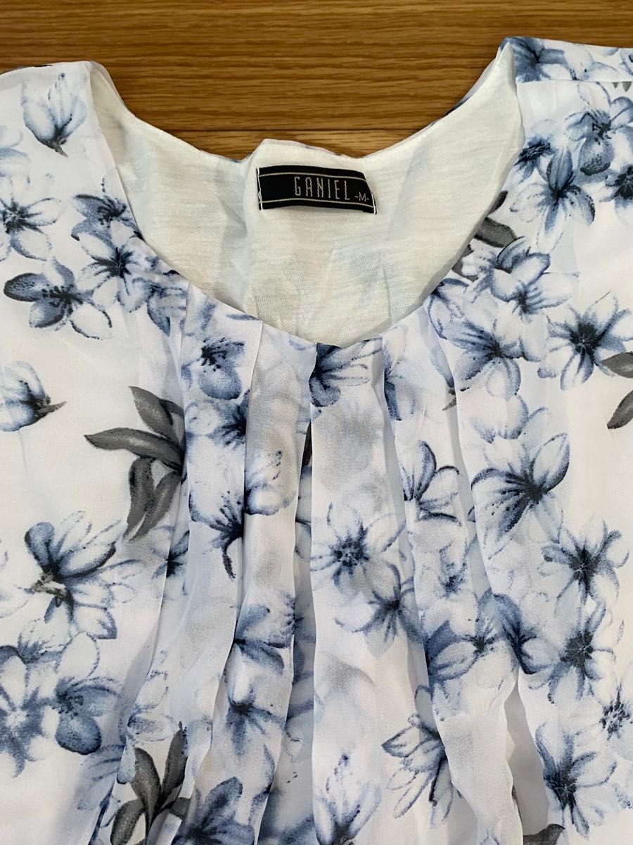 花柄　ブラウス　 Tシャツ 半袖