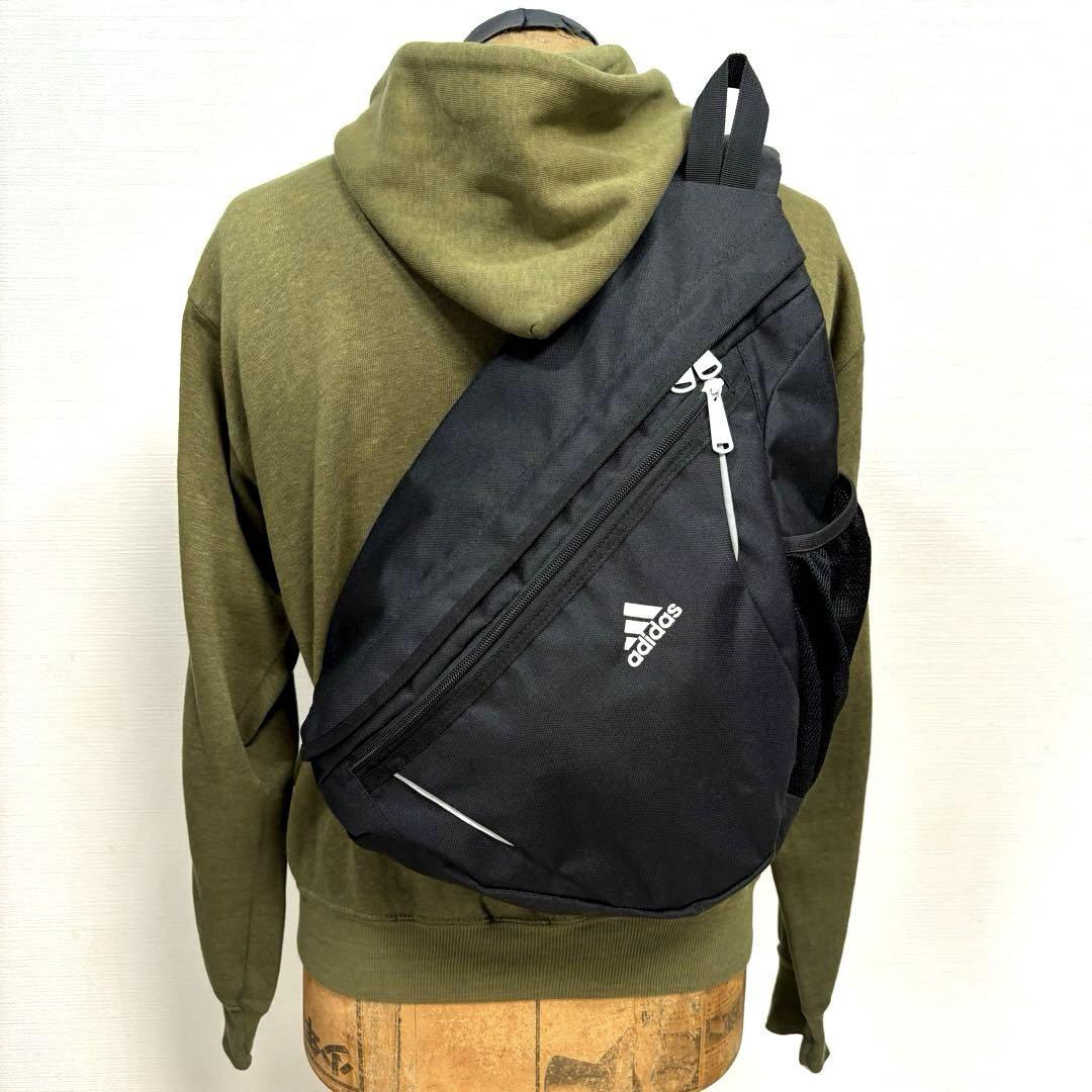極美品 黒 adidas ワンショルダーバッグ ボディバッグ 極美品 黒 adidas ワンショルダーバッグ ボディバッグ