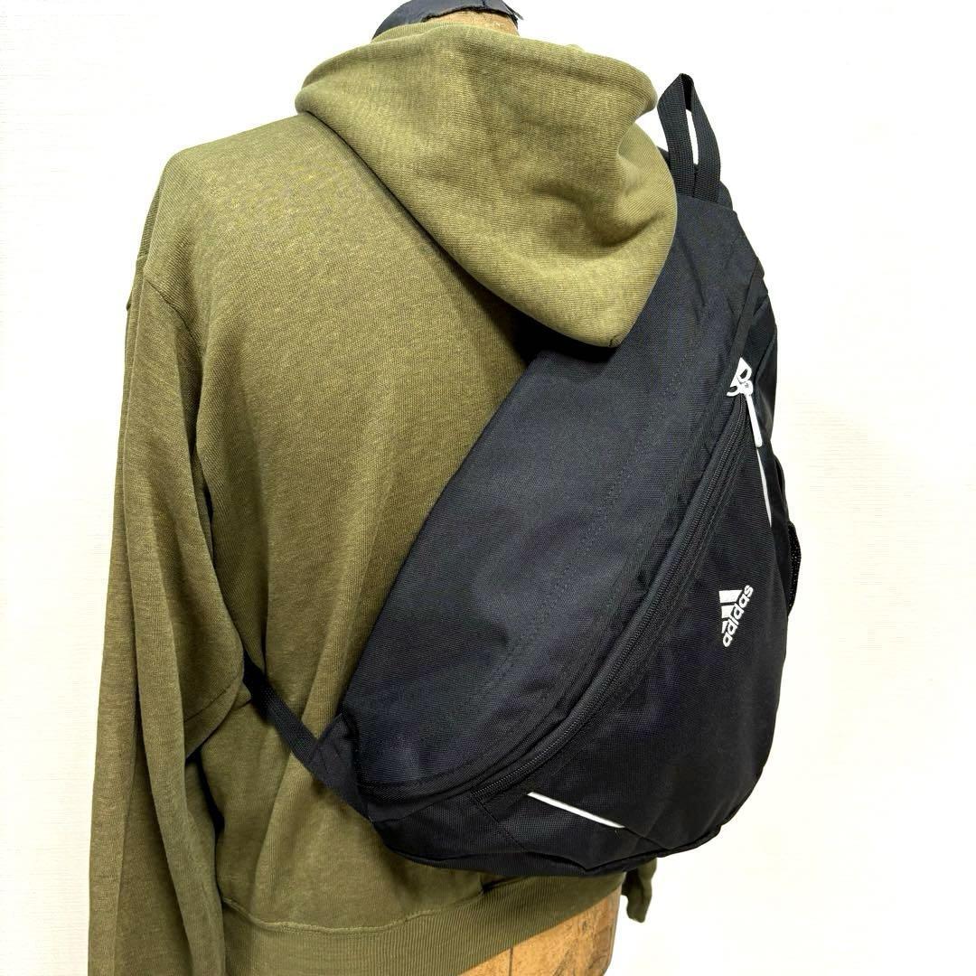 極美品 黒 adidas ワンショルダーバッグ ボディバッグ 極美品 黒 adidas ワンショルダーバッグ ボディバッグ