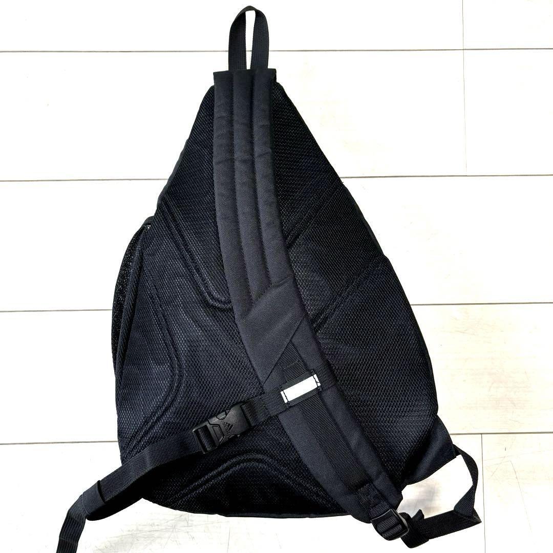 極美品 黒 adidas ワンショルダーバッグ ボディバッグ 極美品 黒 adidas ワンショルダーバッグ ボディバッグ