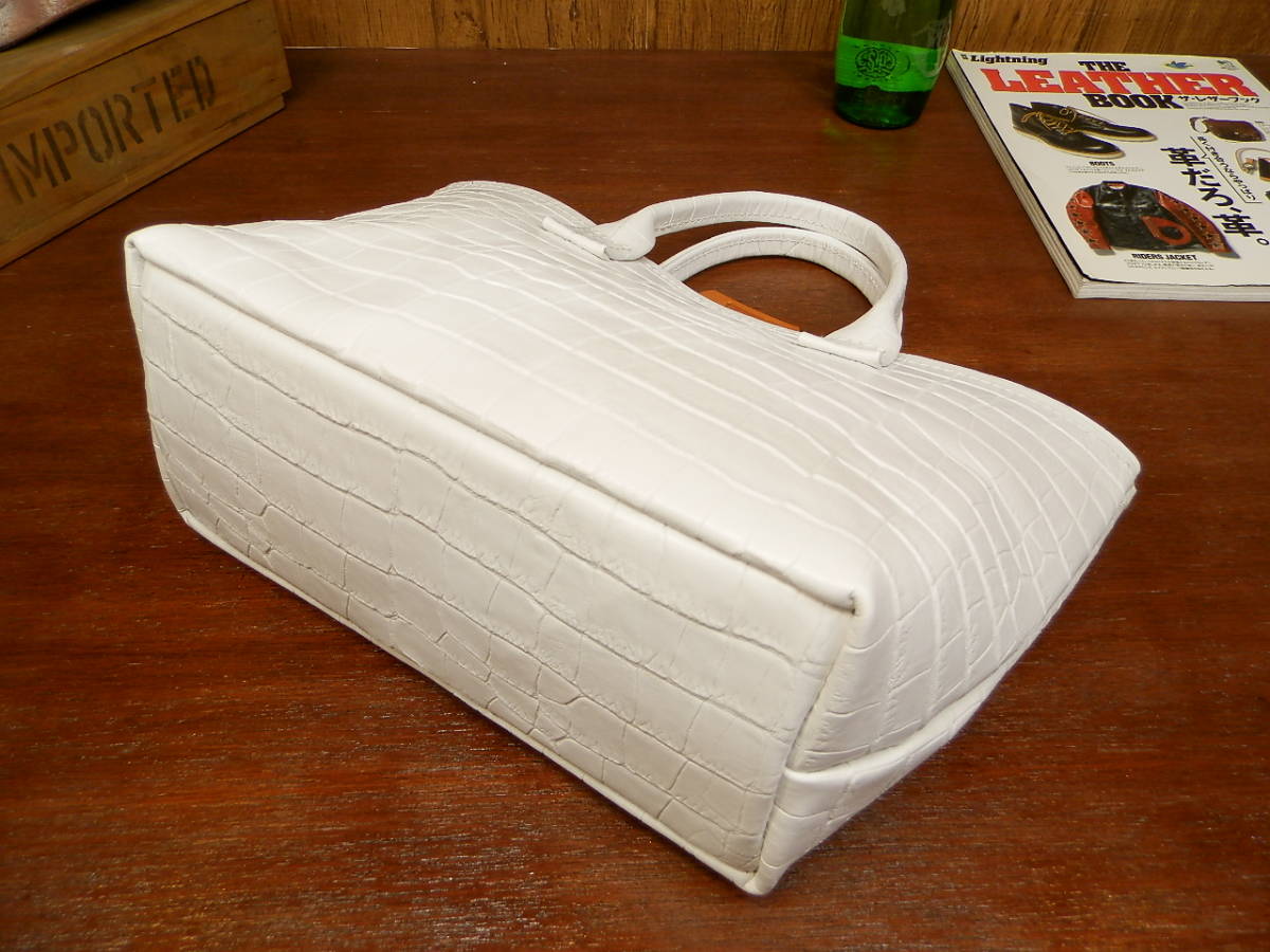 小さめＳサイズ☆真っ白っな☆クロコ型押しレザーのミニトートバッグ!日本製ホワイト白ステッチ本革ハンドメイド小型の画像4