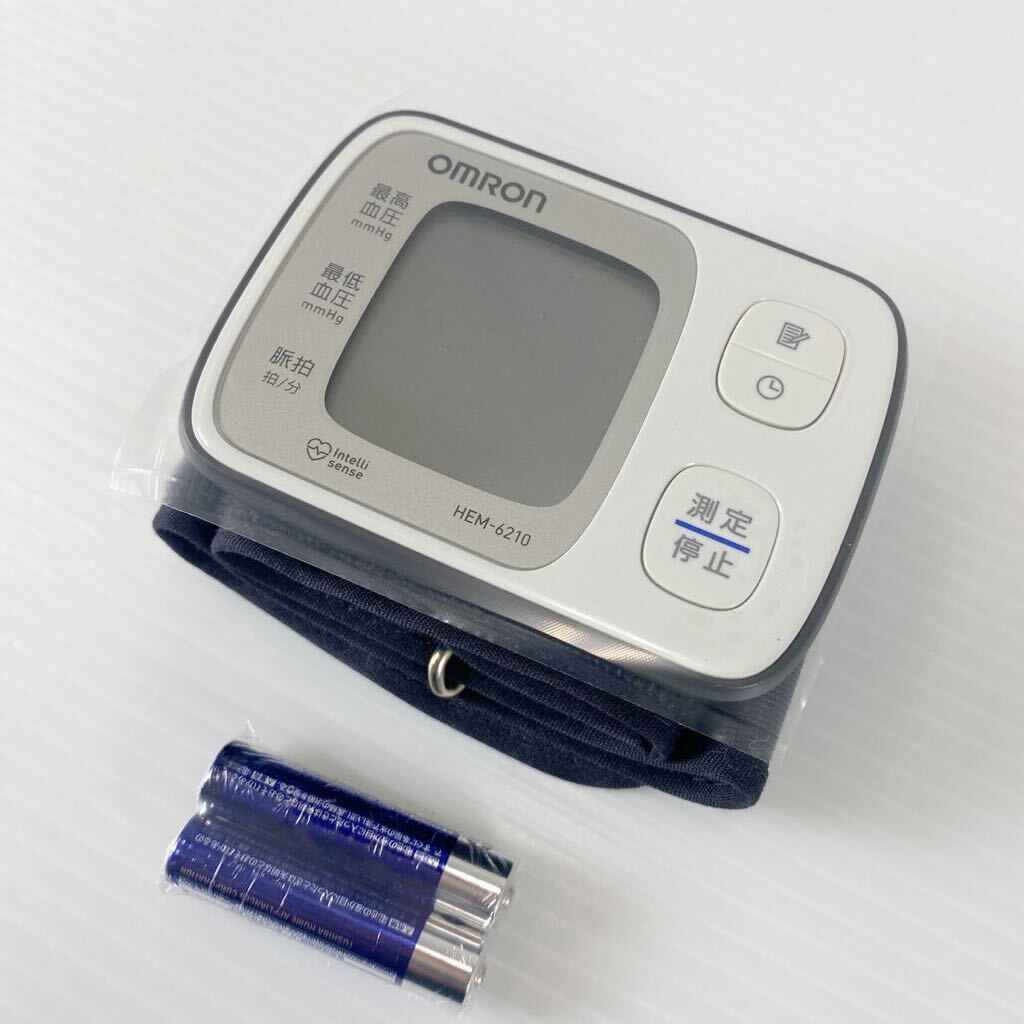 OMRON ☆未使用品☆手首式血圧計 HEM ~6210 オムロン 血圧 確認 Healthcare 小型家電 サイレント測定 箱付 （U）の画像3