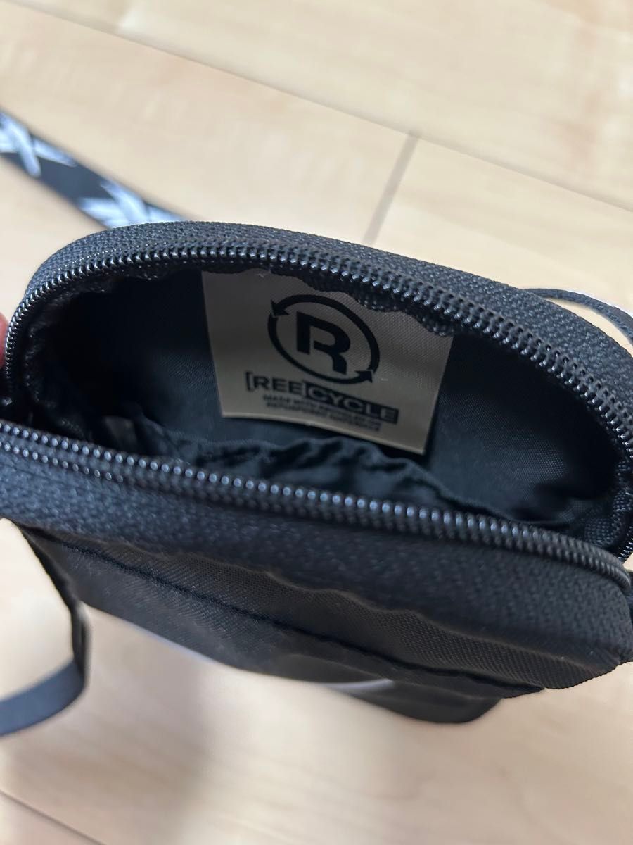 Reebok リーボック ショルダーポーチ　バッグ