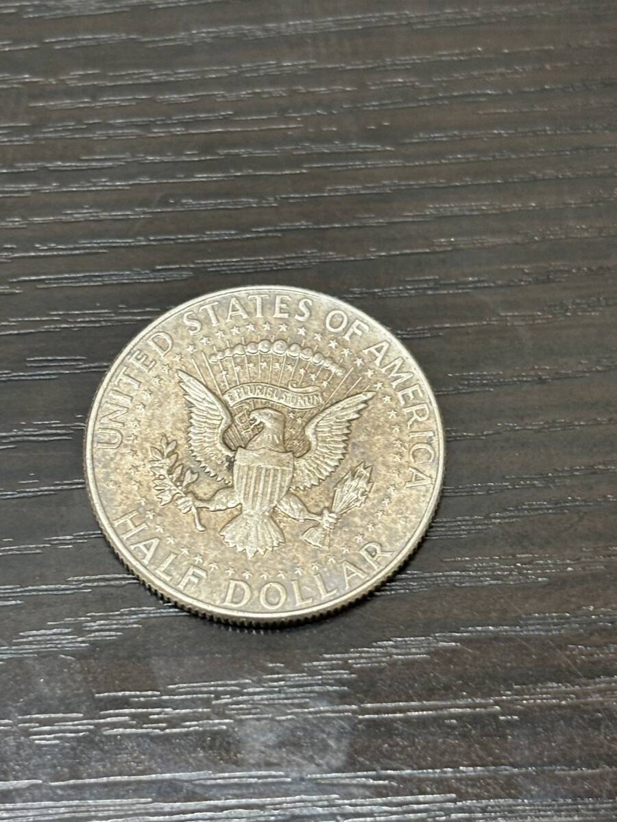 【MYT-3937】 1円～！ 米ドル ハーフダラー 1964 リバティ 50セント アメリカ 海外 コイン アンティーク 状態写真参照の画像2
