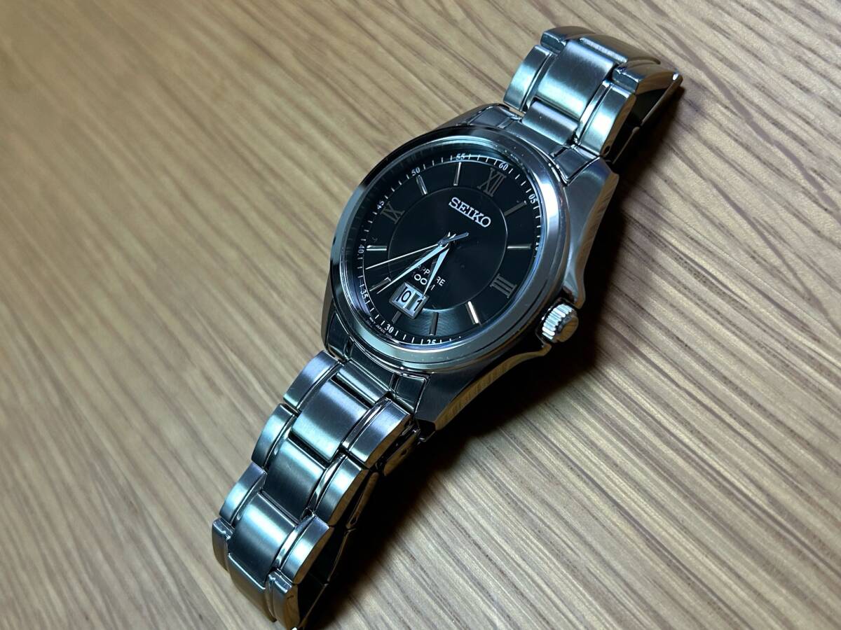 【美品】SEIKO SAPPHIRE 100M BIG-DATE クォーツ　黒文字盤　可動確認済　中古品_画像4