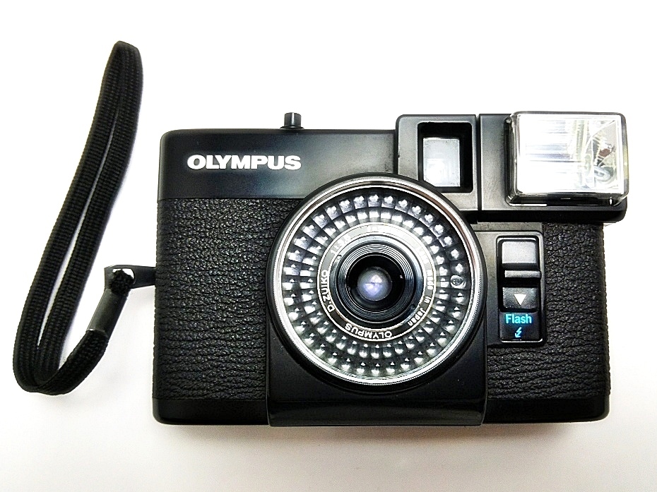 B24-378【ジャンク】OLYMPUS オリンパス PEN EF フィルムカメラ D.ZUIKO 1:3.5 F=28mm ※シャッター可能/動作未確認 ポーチ付きの画像1