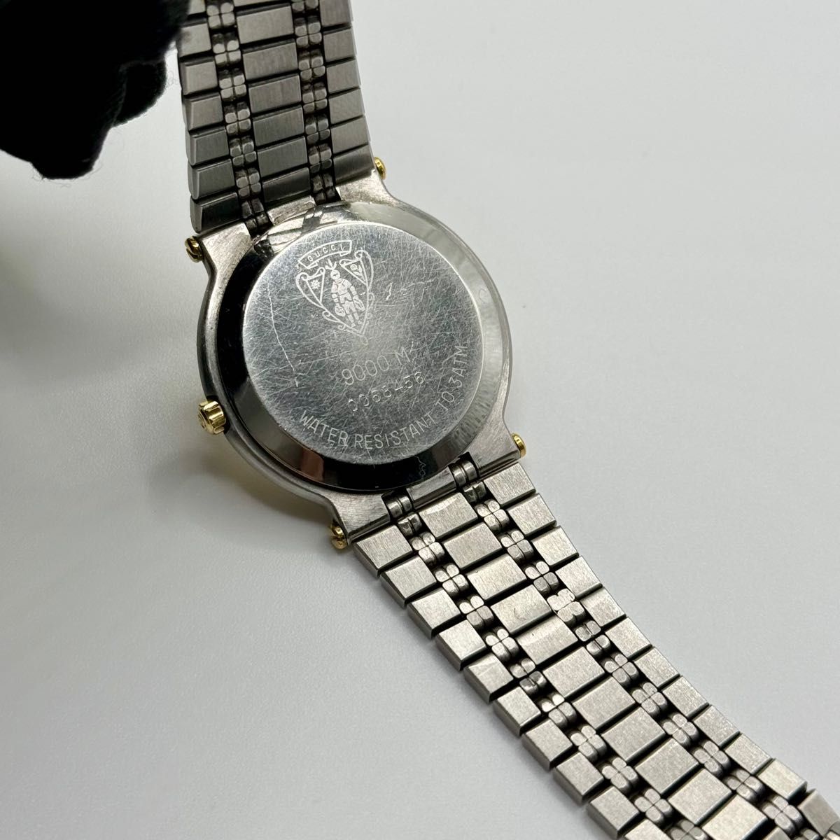 GUCCI グッチ QZ 9000M デイト アイボリー文字盤 メンズ腕時計