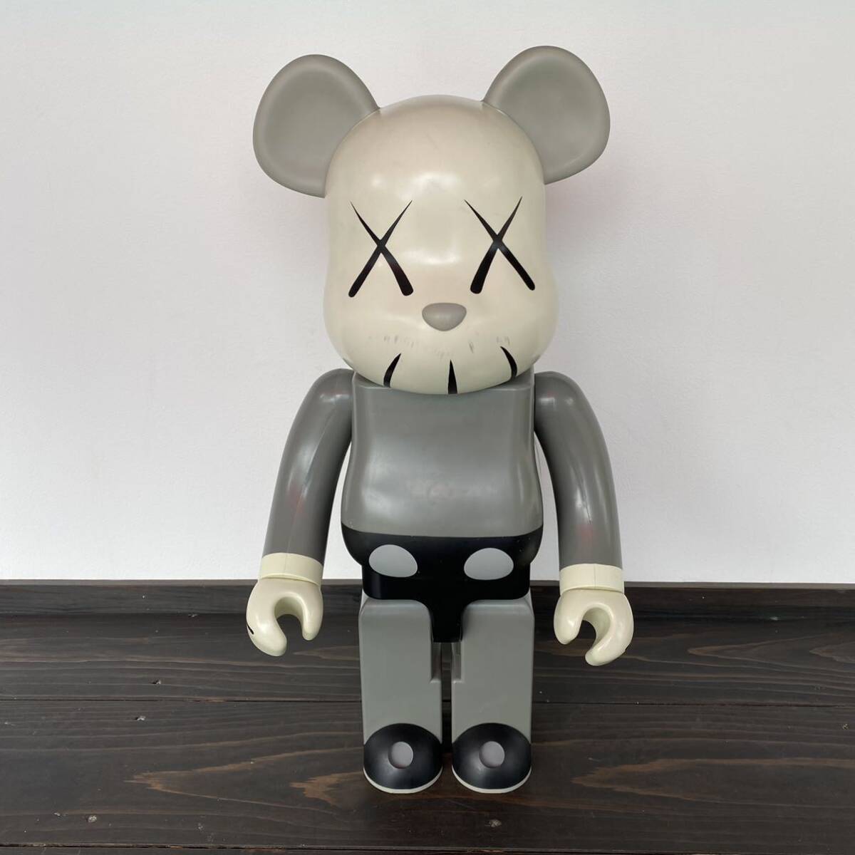 【KAWS カウズ BE@RBRICK ベアブリック 1st 1000％ 2002 初代 箱無 フィギュア MEDICOM TOY メディコムトイ 美品 ブライアン ドネリー】_画像1