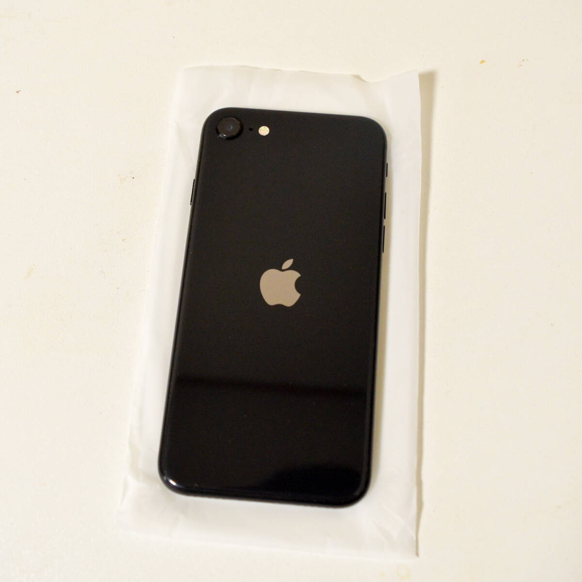 美品 iPhoneSE2（第2世代） 64GB SIMロック解除済み（SIMフリー） バッテリー78%の画像2