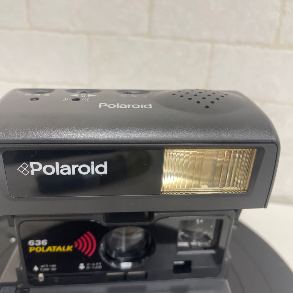 Y428. 18. カメラ Polaroid POLATALK. 636 ポラロイド 本体 通電確認のみ　ジャンク品 _画像3