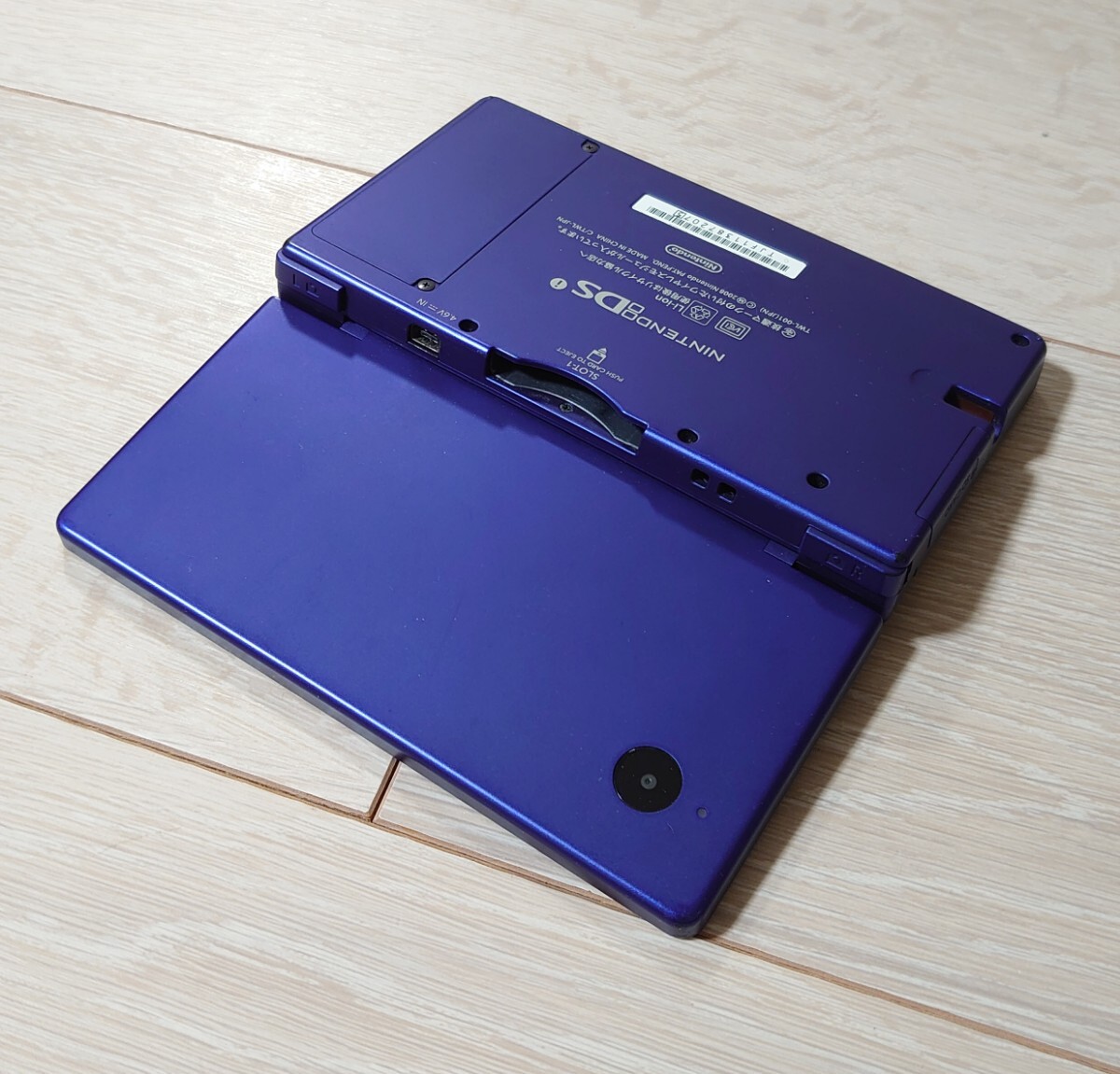 Nintendo DSi メタリックブルー 充電器 タッチペン ダウンロード ゼルダの伝説 4つの剣 インベーダー ファンタシースターzero miniの画像2