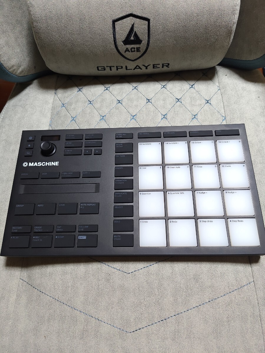 【超美品】 Native Instruments MASCHNE MIKRO MK3_画像2