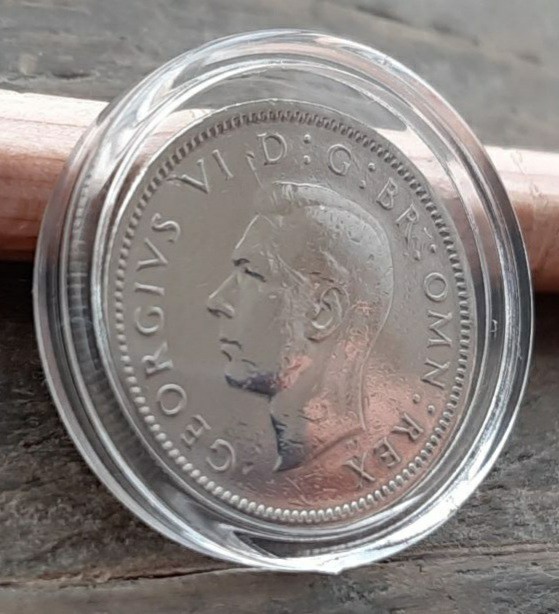 1948英国 本物 ジョージ王のラッキー6ペンスコインイギリスで1948年に鋳造された旧通貨制度の６ペンス銀貨です。_画像2