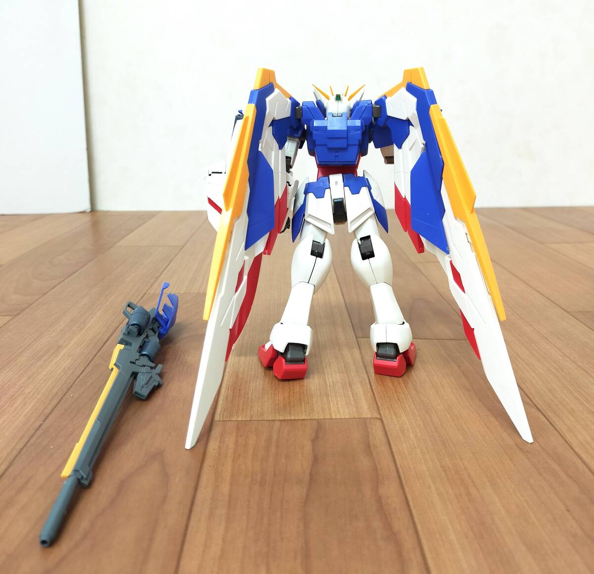 【バンダイ】MG 1/100 ウイニング ガンダム 中古 組立済 プラモデル / 機動戦士ガンダム Ver.Ka ガンダムW 完成品 現状品 バンダイ_画像3