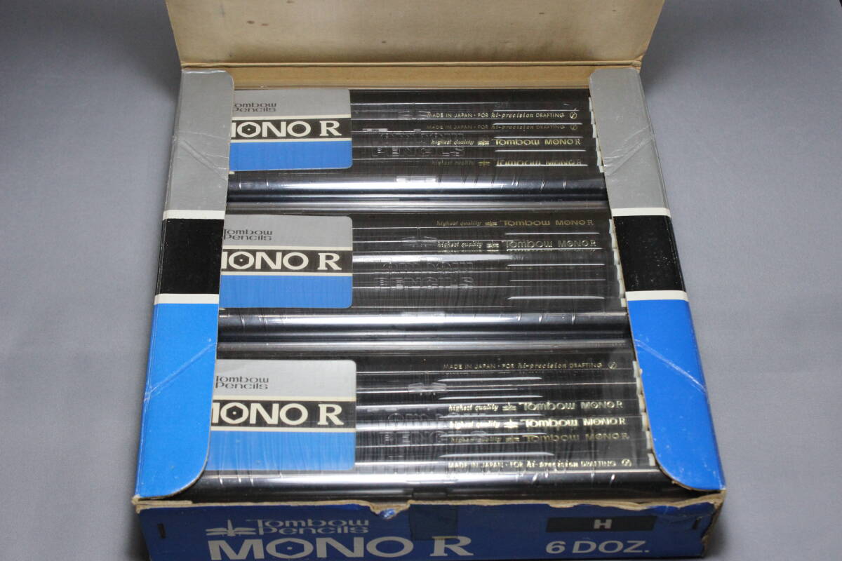 昭和レトロ文具 トンボ鉛筆 旧MONO R 硬度H プラケース入り ６ダース 外箱付 未使用 未開封 当時物の画像1