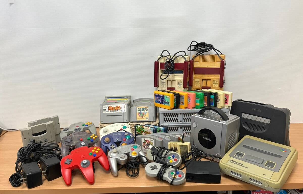 任天堂 ゲーム機 まとめて ファミコン スーパーファミコン ゲームキューブ ６４ ソフト コントローラまとめ_画像1