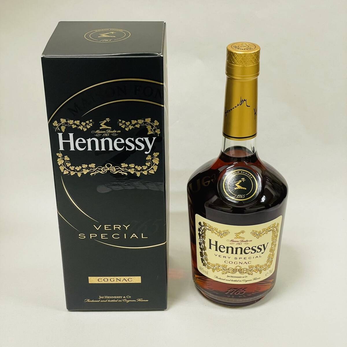 【MIA-9540YN】１円 ～ 未開栓 Hennessy Very Special ヘネシー ベリースペシャル コニャック ブランデー 700ml 40％ 古酒 箱付き の画像1