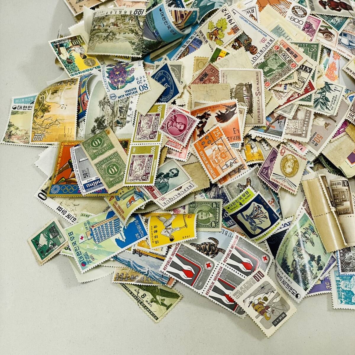 【MIA11103SH】1円スタート 外国切手バラおまとめ 消印ありなし混合 総重量約223g 切手 コレクション 長期保管品 現状品の画像5