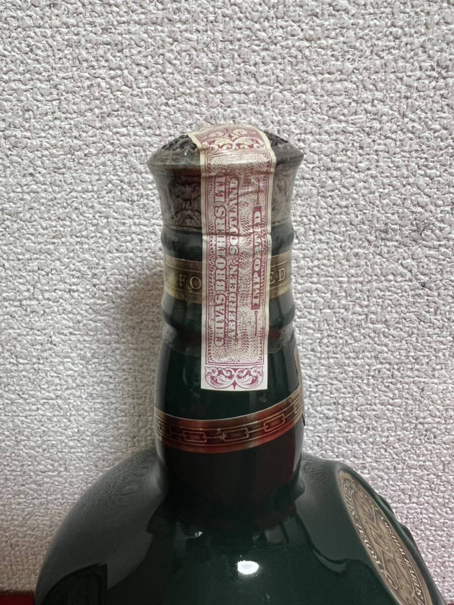 JP1194＊古酒 未開栓品 陶器ボトル ROYAL SALUTE ロイヤルサルート 重さ1002グラム 箱 布袋付＊の画像5