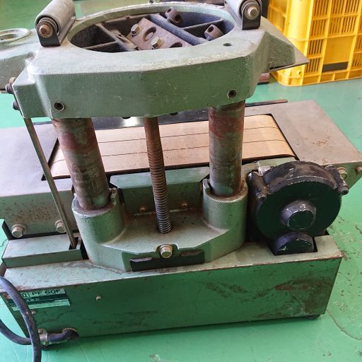 中古現状品】HITACHI 日立工機 PF60F 180㎜超仕上かんな盤 中古現状品】HITACHI 日立工機 PF60F 180㎜超仕上かんな盤