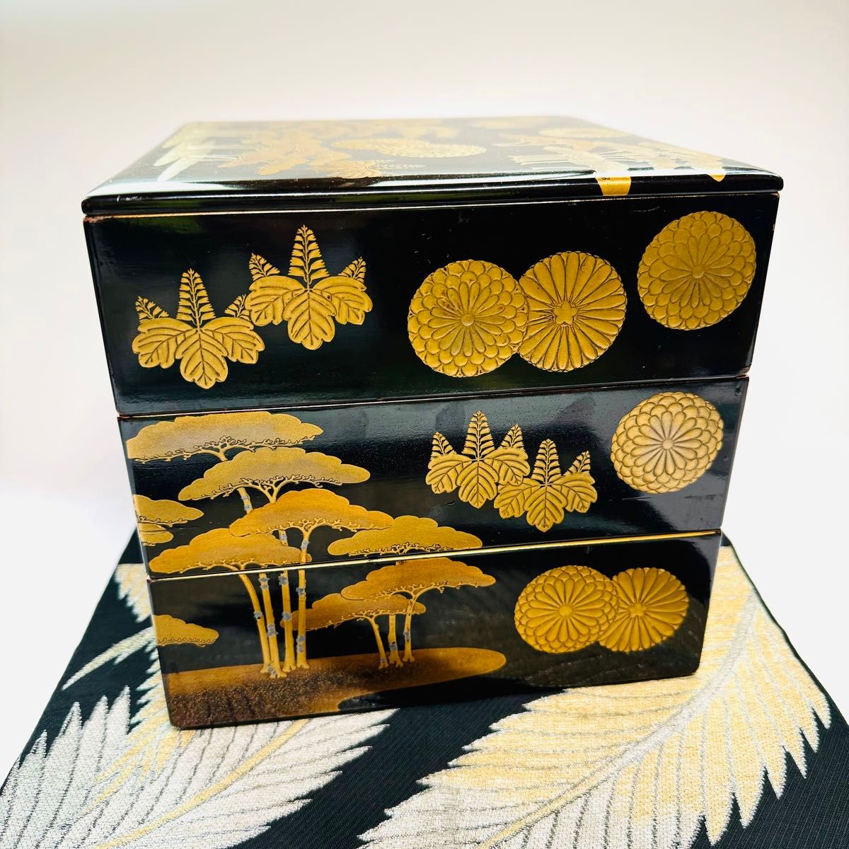 漆器　輪島塗　沈金　老松細工　金蒔絵　木製　三段　重箱　時代品