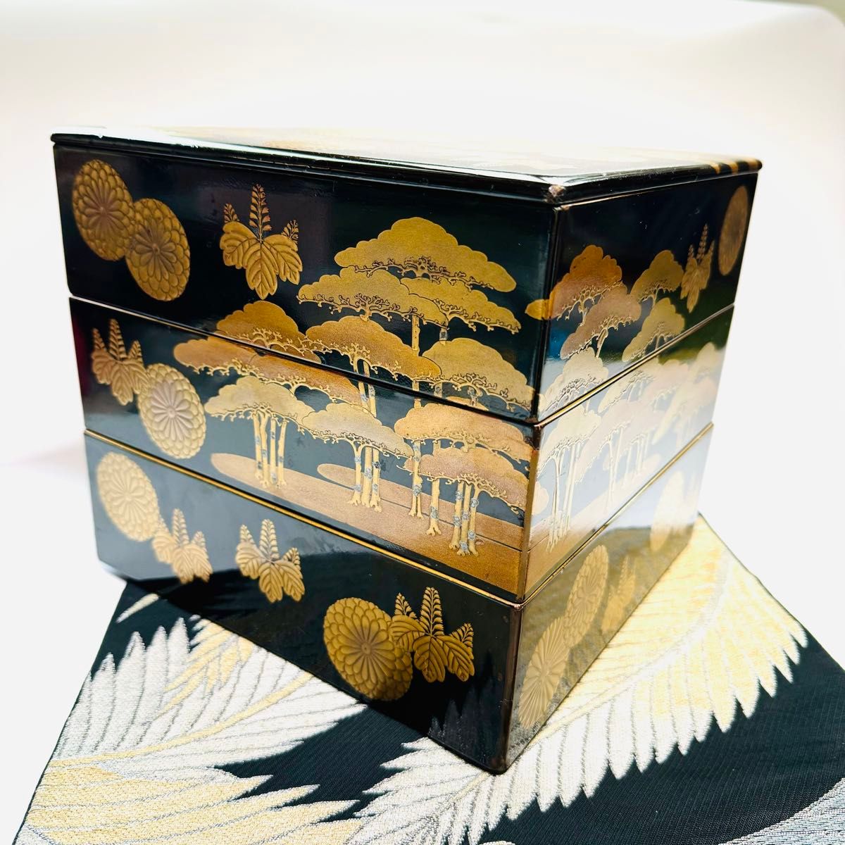 漆器　輪島塗　沈金　老松細工　金蒔絵　木製　三段　重箱　時代品