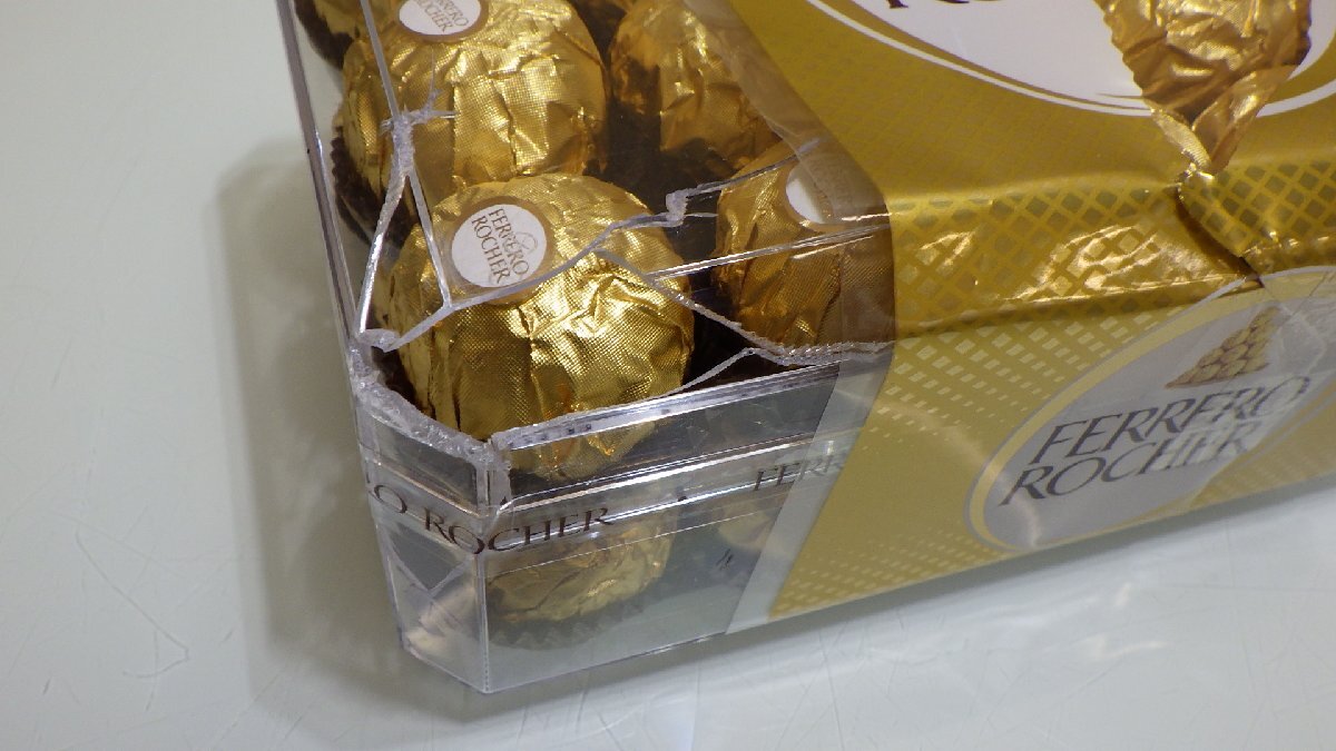K674-533811 賞味期限2024/9/7 FERRERO フェレロロシェ チョコレート 30個 上品なチョコレートとクラッシュヘーゼルナッツの画像5