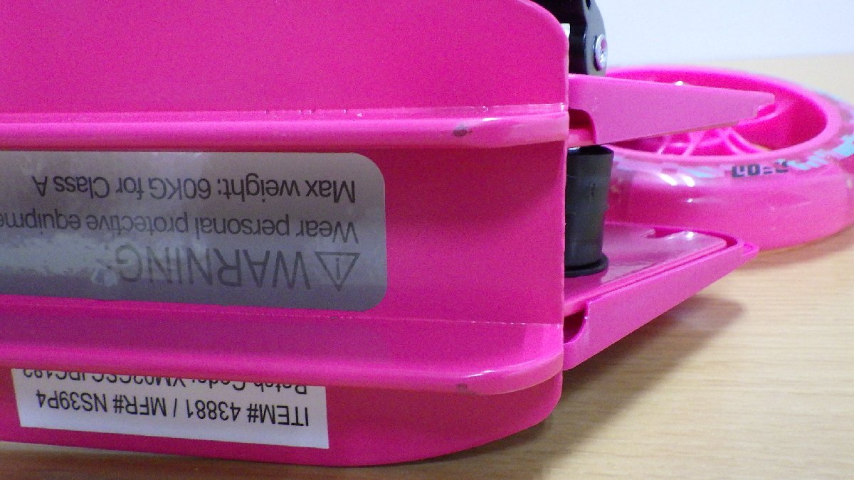 F768-43881 展示デモ数回使用品 ネオンAPEX ピンク タイヤが光る キックボード 折りたたみ式 対象年齢5歳以上 キッズ 3段階 ※元箱無し