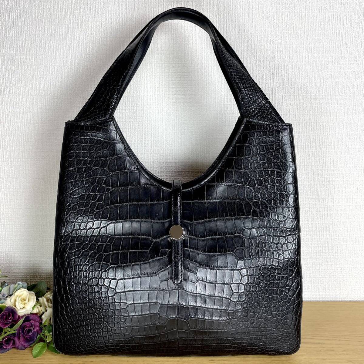  new goods unused .38 ten thousand genuine article highest peak mat crocodile crocodile both sides center select high class outing shoulder bag black good size 