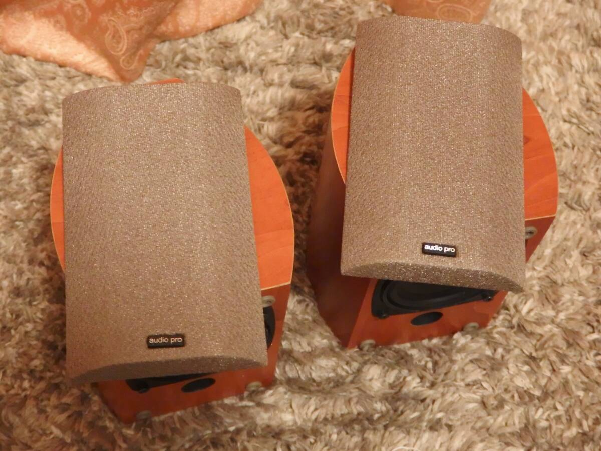 ... san recommendation machine. front .Audio Pro Onehouse pair ( used )