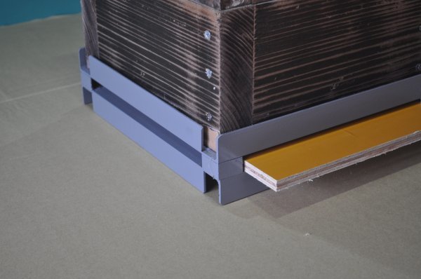 二台組　にほんみつばち 日本蜜蜂　重箱式用　 12㎜コンパネ底板付き　4方巣門台（鉄製）_巣箱は付属しません。