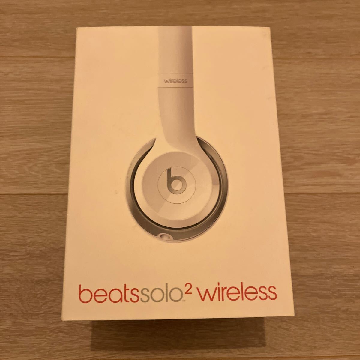 【新品未使用】beats by dr.dre Solo2 Wireless ビーツ ワイヤレス ヘッドホン グロスホワイト MHNH2PA/A_画像3