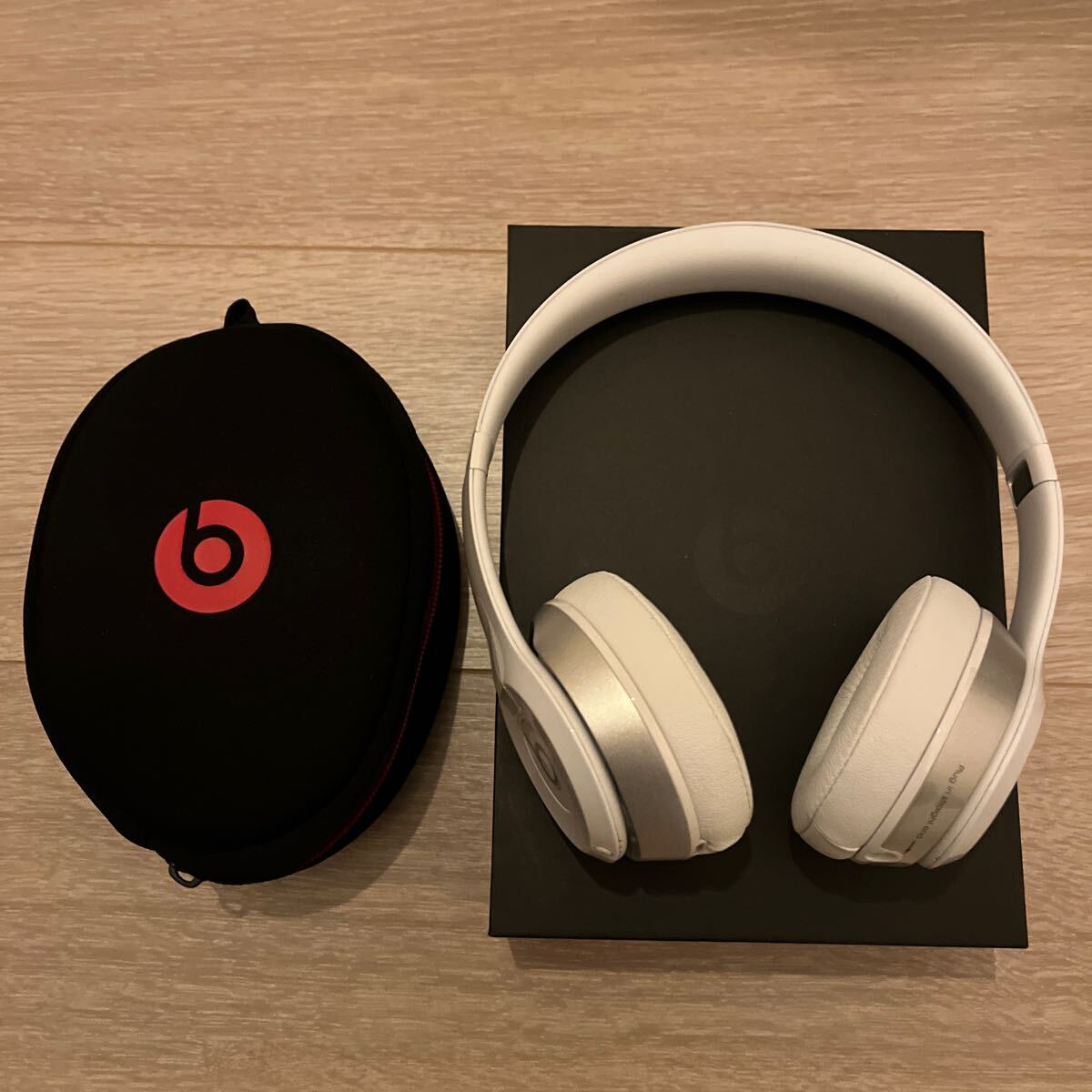 【新品未使用】beats by dr.dre Solo2 Wireless ビーツ ワイヤレス ヘッドホン グロスホワイト MHNH2PA/A_画像1