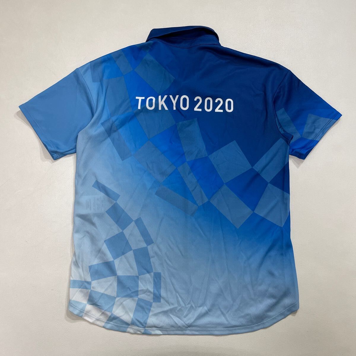 56 美品 TOKYO 2020 東京オリンピック 半袖 ポロシャツ asics アシックス ボランティア ユニフォーム ブルー 青 東京五輪 40416R_画像2