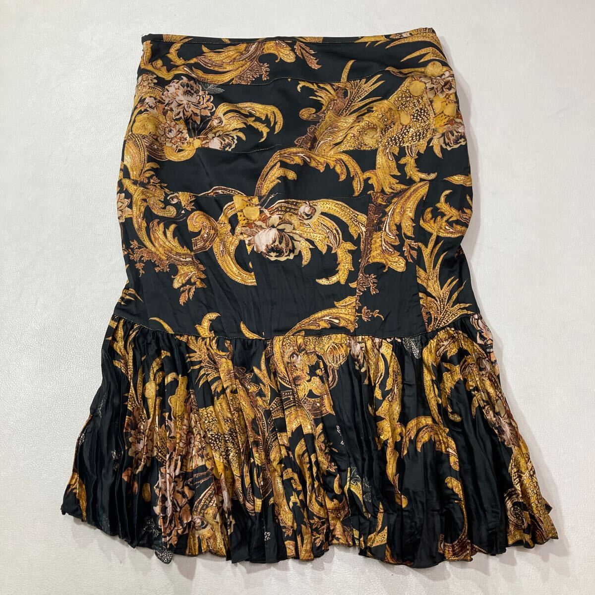 201 JUST CAVALLI Italy made antique pattern stretch sleeve ribbon tops pleated skirt setup size 44 floral print spring summer 40420AAA