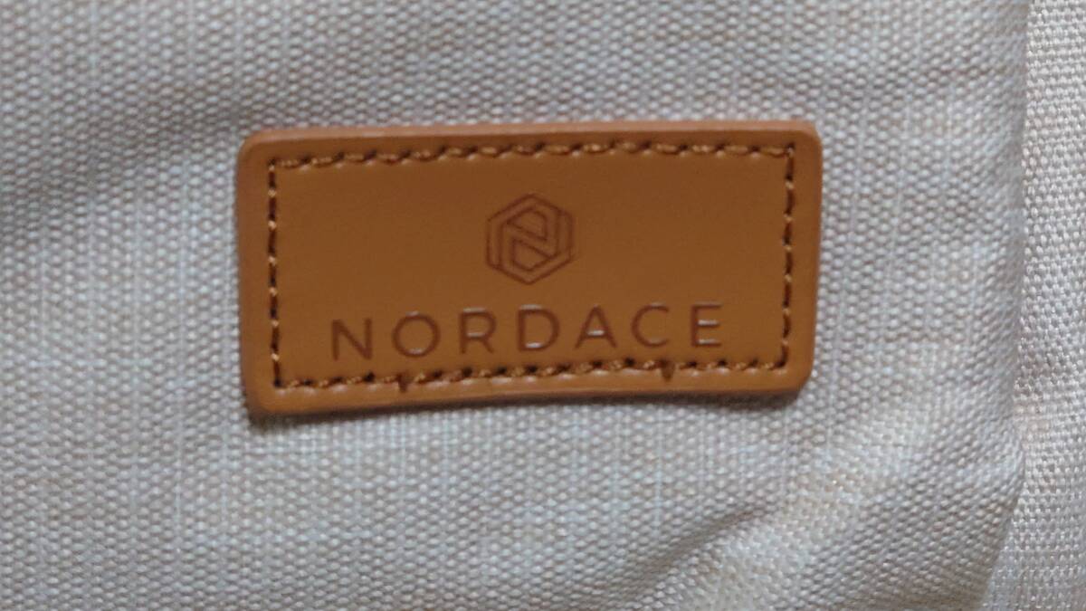 ブランドバッグ・財布等大処分：NORDACE・ノルディス・バックパック・リュックサック・オフホワイト・USBポート付・美品