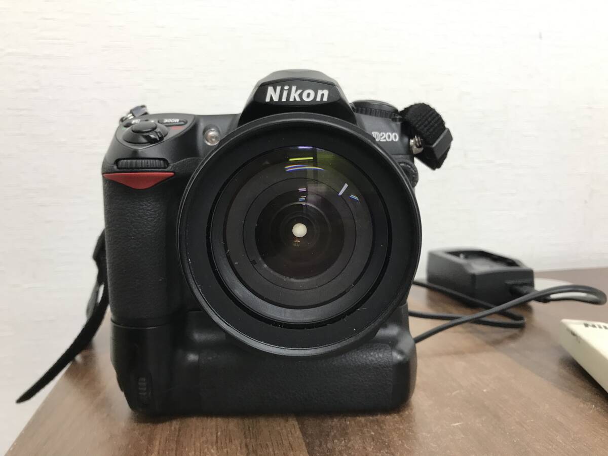Y82 Nikon ニコン D200 動作確認済み デジタル一眼レフカメラ レンズ付き 専用ベルト・充電アダプター・取扱説明書付きの画像3