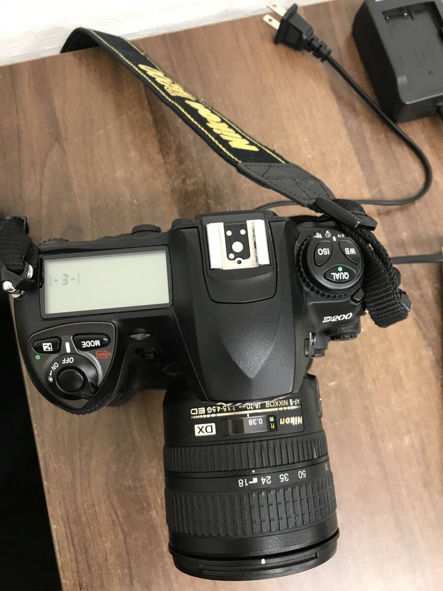 Y82 Nikon ニコン D200 動作確認済み デジタル一眼レフカメラ レンズ付き 専用ベルト・充電アダプター・取扱説明書付きの画像2