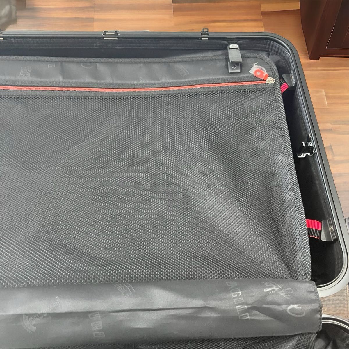 イノベーター　innovator   スーツケース　TSAカードロック搭載