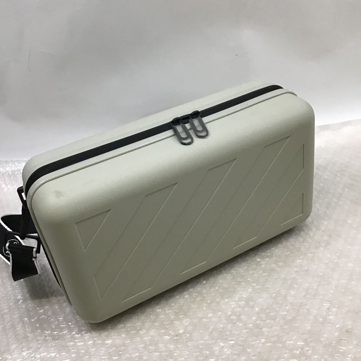 c8[ including in a package possible ]1 Star Off-White shoulder bag eggshell white amo-re Pacific protection BOX case 