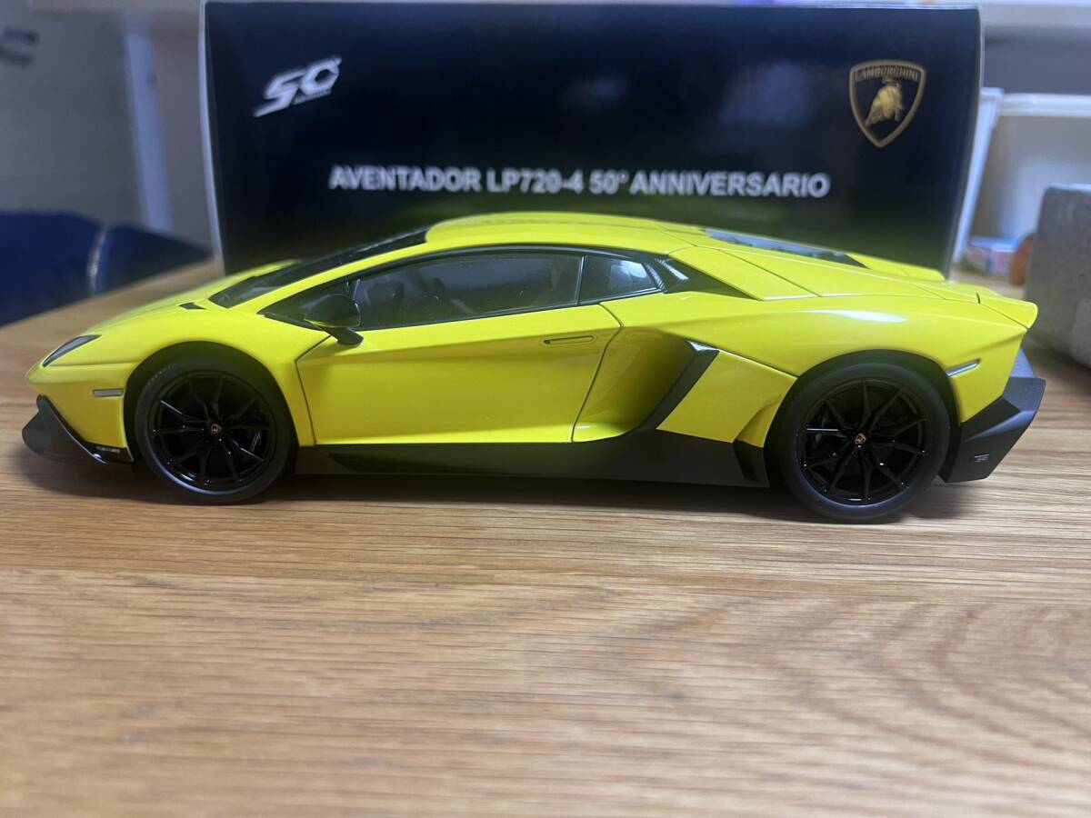 超美品 AUTOart(オートアート) 1/18 ランボルギーニ アヴェンタドール LP720-4 50ht アニバーサリー (イエロー) の画像6