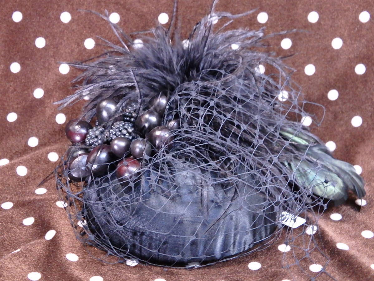 ｎ2653　未使用保管品　COMPLEX BIZ×TUNO by Azumi　コラボ商品　帽子型　鳥の羽根　木の実　ネット　コーム　ブラック系_画像2