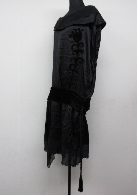 ｍ1036 ツモリチサト　ドレス　シルクドレス　黒　絹100％　(株)エイ・ネット　TSUMORI CHISATO　DRESS　タッセル　デザインドレス_画像2