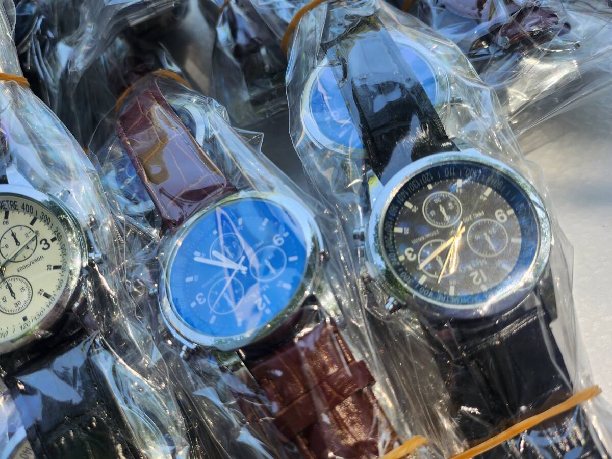 1円～【新品未使用】 大量 300本 全て未使用　超お買い得　腕時計 大量 注目_画像3
