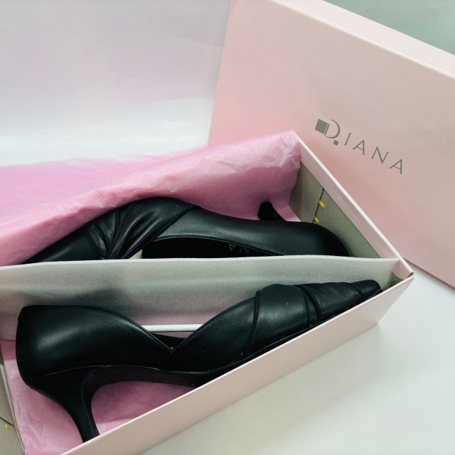 DIANA ダイアナ パンプス ブラック 黒 サイズ 23cm ビジネス カジュアル ヒール底スレ 使用感 現状品 格安 レディース ヒール 靴 15456の画像2