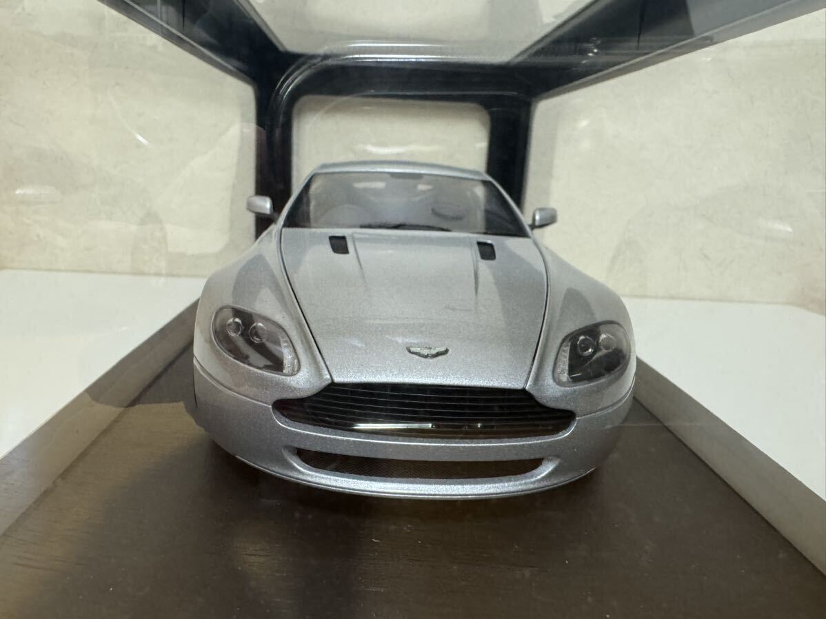 【未開封】AUTOart ASTON MARTIN V8 VANTAGE オートアート アストンマーチン 1/18スケール シルバー_画像4