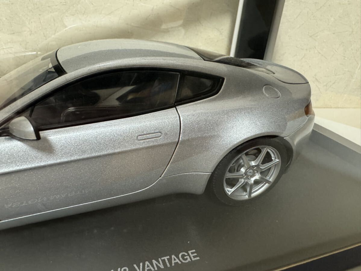 【未開封】AUTOart ASTON MARTIN V8 VANTAGE オートアート アストンマーチン 1/18スケール シルバーの画像7