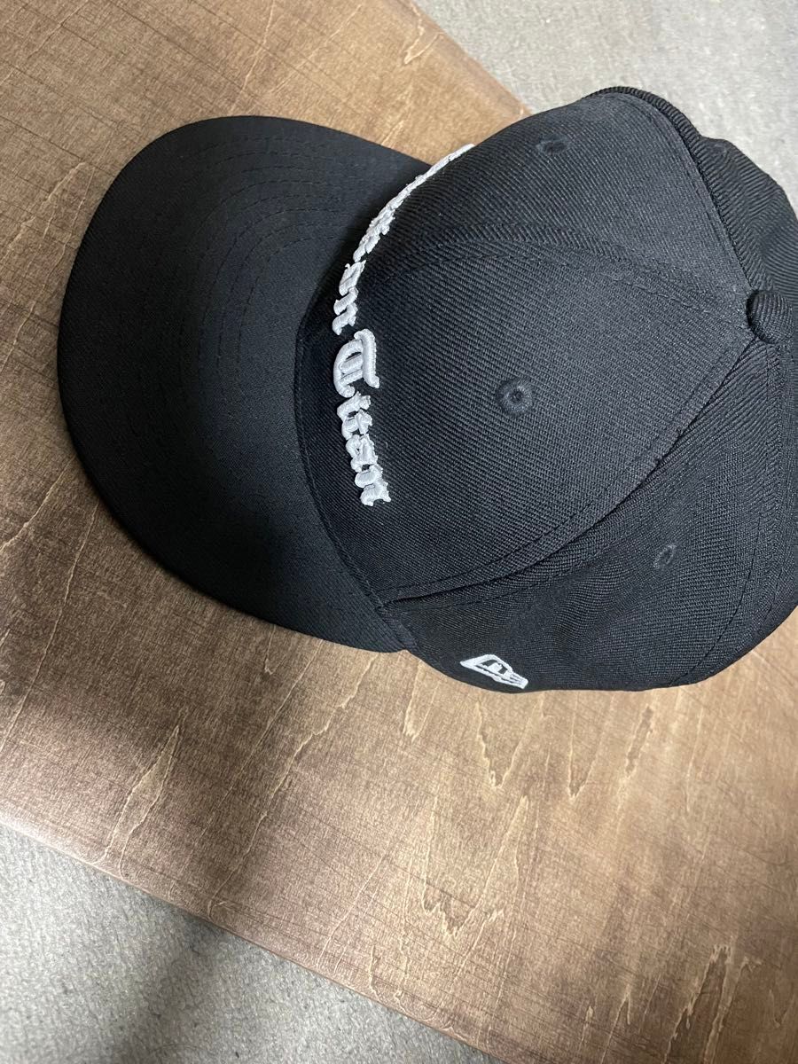 進撃の巨人 NEW ERA キャップ タイトル　ロゴ　ニューエラ　帽子