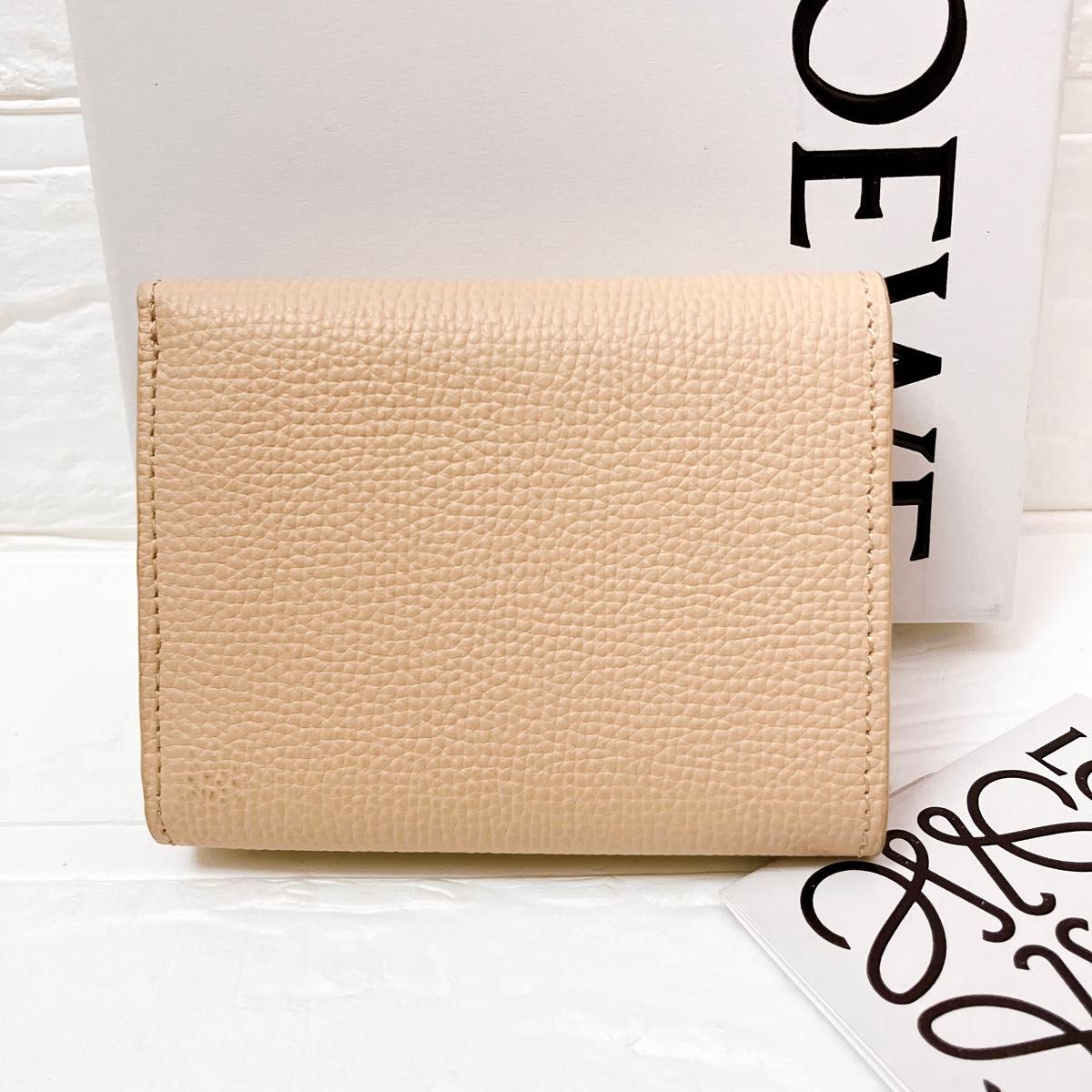 極美品 LOEWE ミニ財布 アナグラム アマソナ 折り財布 ピンク 極美品 LOEWE ミニ財布 アナグラム アマソナ 折り財布 ピンク